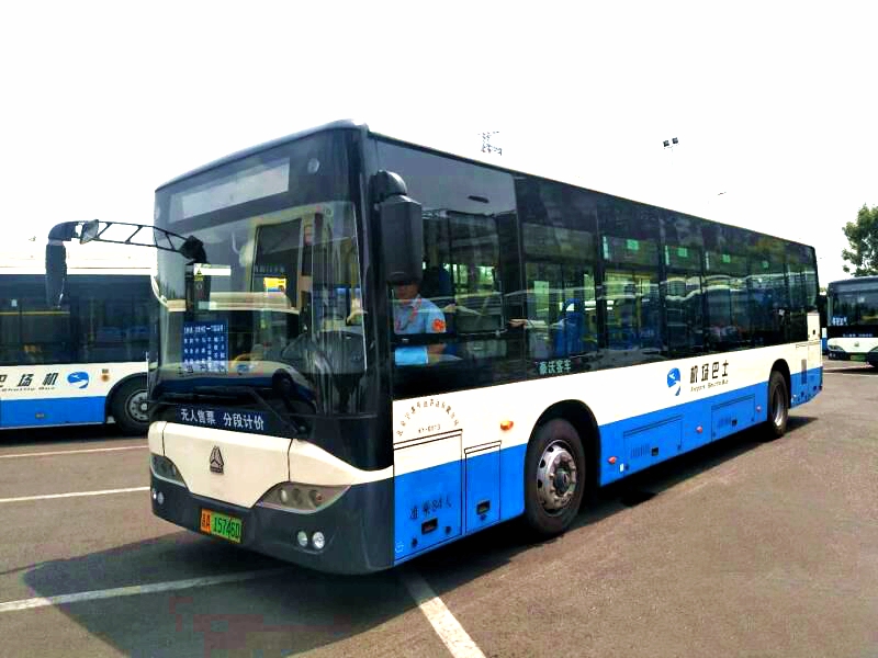 豪沃纯电动客车驶入北京首都国际机场