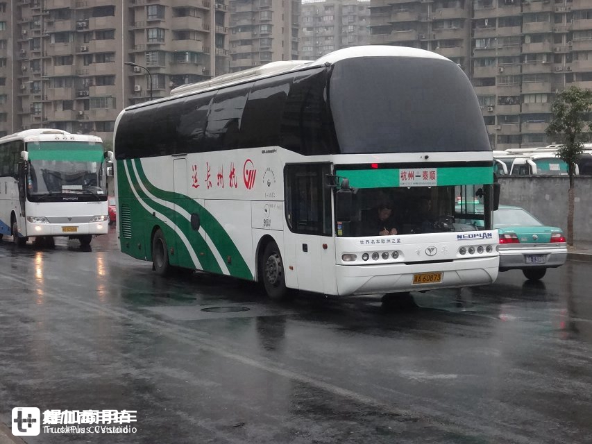 独家|国产豪华大巴真正的扛鼎车型,青年尼奥普兰jnp6127高端客车的