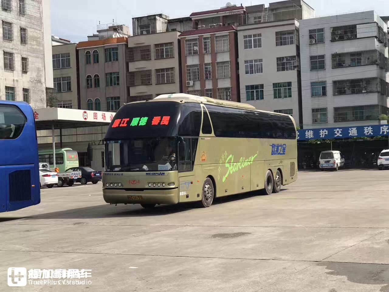 独家|国产豪华大巴真正的扛鼎车型,青年尼奥普兰jnp6127高端客车的