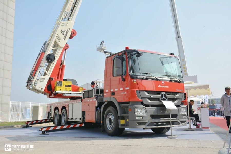 6752米云梯1800l水炮这款马基路斯直臂云梯消防车性能真暴力
