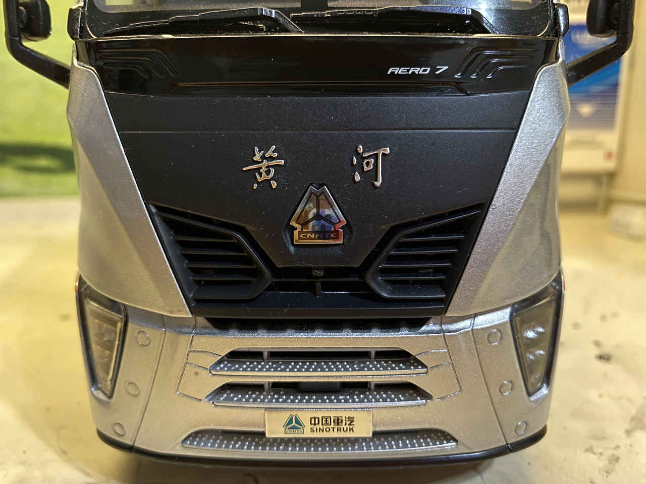 又一款精品卡车模型很多玩家收藏124重汽黄河x7牵引车模型实拍
