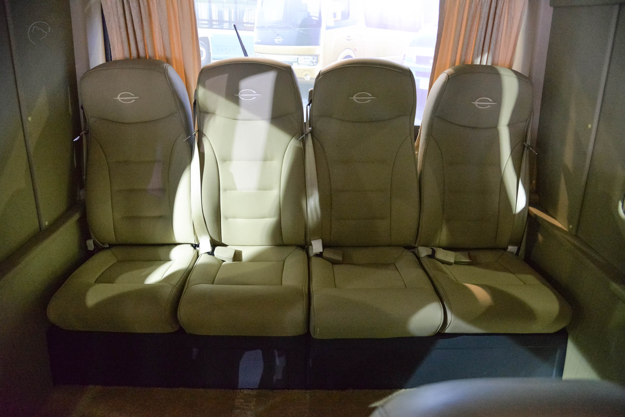 专为Boss级别的人士打造的高端商务中巴?长江E-Boss电动豪华中巴实拍 - 第11张 - 提加商用车网 专为Boss级别的人士打造的高端商务中巴?长江E-Boss电动豪华中巴实拍 - 第11张