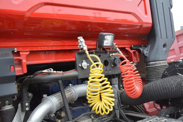 为何最近这么火?实拍陕汽德龙X3000危化品牵引车 - 第5张 - 提加商用车网 为何最近这么火?实拍陕汽德龙X3000危化品牵引车 - 第5张