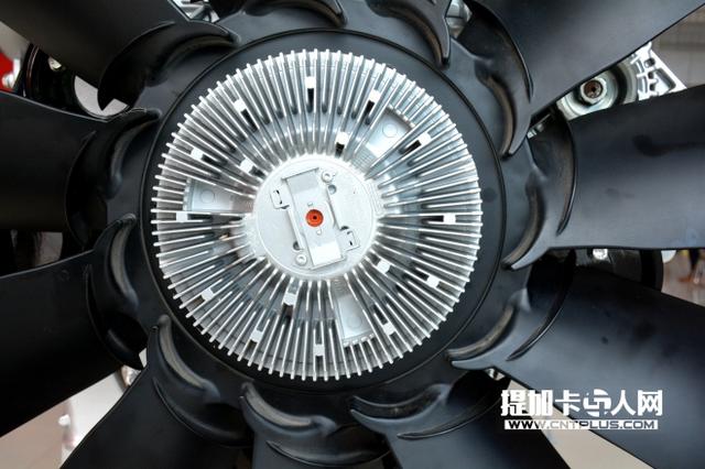 创造重卡最快突破百万公里记录 重汽MC11发动机实拍 - 第6张