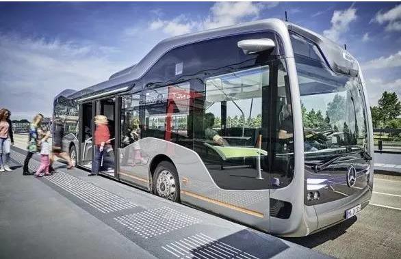 车内有公园？奔驰全新发布的未来公交车详解 - 第1张