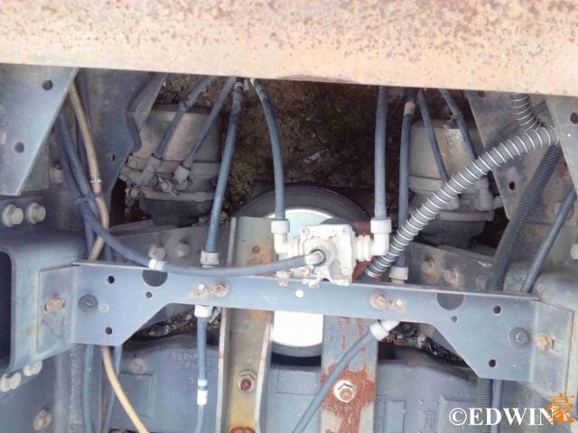 霸龙507的原型车 接近报废的雷诺Premiun重卡实拍 - 第19张