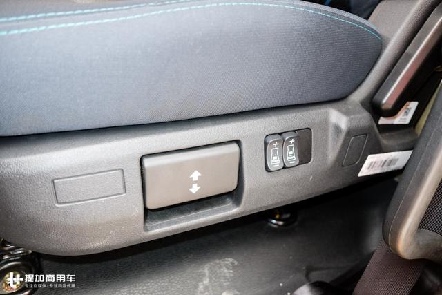 驾驶室加长加宽,内饰更高级,2018升级版华菱汉马H7牵引车详解 - 第14张 - 提加商用车网 驾驶室加长加宽,内饰更高级,2018升级版华菱汉马H7牵引车详解 - 第14张