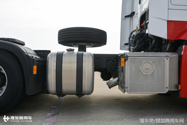 这辆6X4的奔驰Actros牵引车只有一个卧铺,它到底是用来运啥的? - 第21张 - 提加商用车网 这辆6X4的奔驰Actros牵引车只有一个卧铺,它到底是用来运啥的? - 第21张