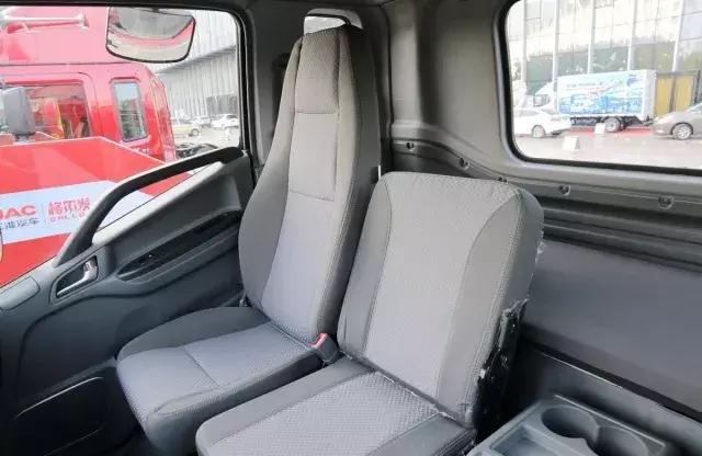 平地板+新外观,可选配液力缓速器,格尔发推出全新一代A5Ⅲ重卡 - 第8张 - 提加商用车网 平地板+新外观,可选配液力缓速器,格尔发推出全新一代A5Ⅲ重卡 - 第8张