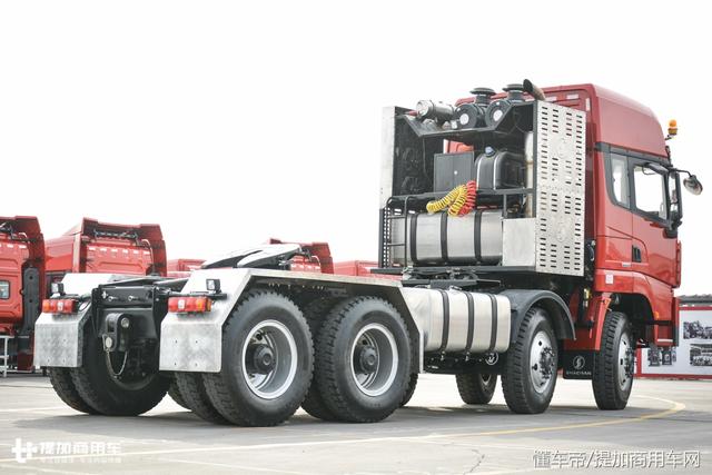 600马力能拉250吨,国产最强8x8,陕汽德龙X3000大件牵引车详解 - 第6张 - 提加商用车网 600马力能拉250吨,国产最强8x8,陕汽德龙X3000大件牵引车详解 - 第6张
