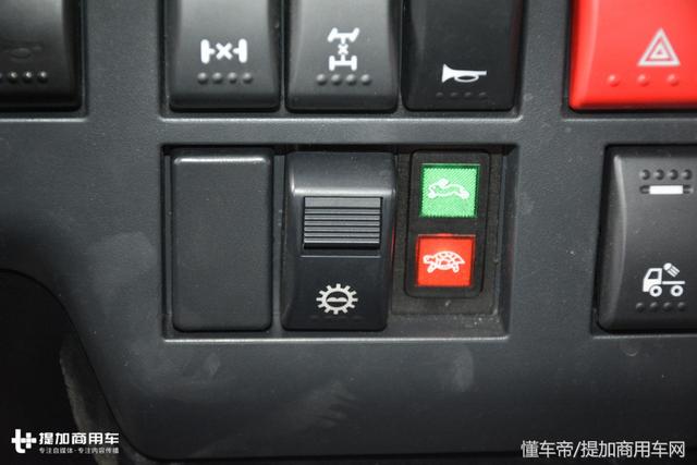 600马力能拉250吨,国产最强8x8,陕汽德龙X3000大件牵引车详解 - 第26张 - 提加商用车网 600马力能拉250吨,国产最强8x8,陕汽德龙X3000大件牵引车详解 - 第26张