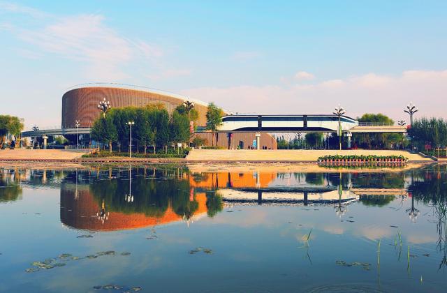 云轨、电池业务看点十足，比亚迪新能源车营收占比已攀升至38%