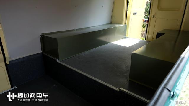 外观很Q萌，承载性可比轻卡厢货，恒天新楚风电动售货面包车实拍 - 第6张