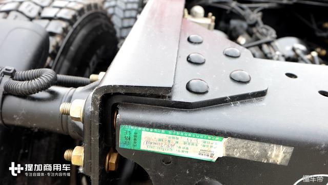 拉120吨时速还能达到80公里？欧曼550马力重载版GTL牵引车实拍