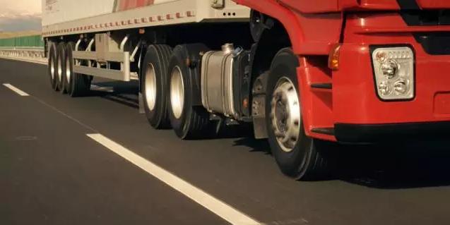 搭载液力缓速器+驾驶室后移 红岩杰狮C500重卡解析