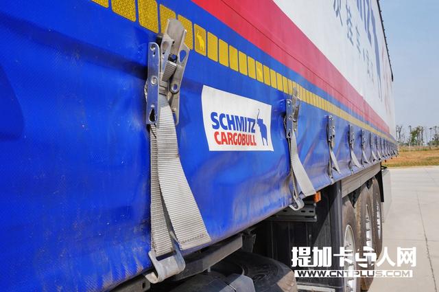 质量轻且装卸货物便利 细品施密茨软篷帘布挂车上装篇