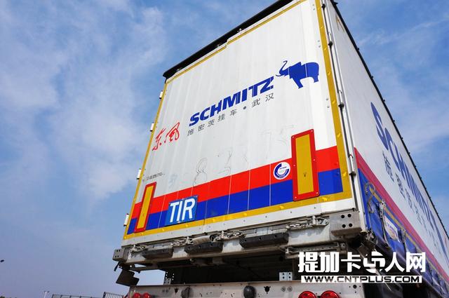 质量轻且装卸货物便利 细品施密茨软篷帘布挂车上装篇