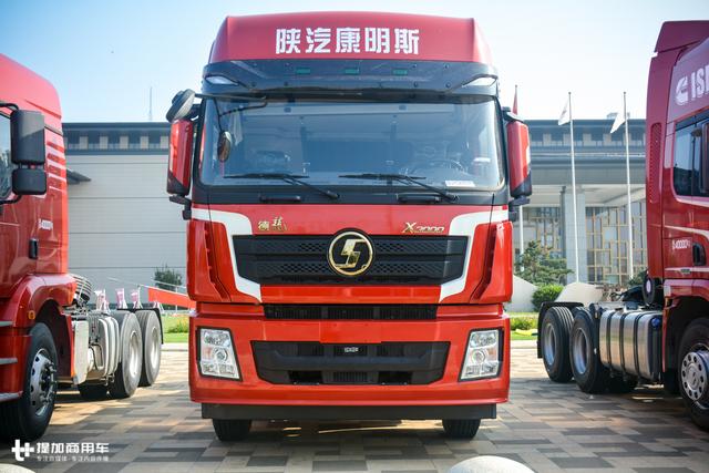 千升油箱+最正宗的康明斯发动机,还有专属涂装,陕汽德龙X3000财富版牵引车图解 - 第2张 - 提加商用车网 千升油箱+最正宗的康明斯发动机,还有专属涂装,陕汽德龙X3000财富版牵引车图解 - 第2张