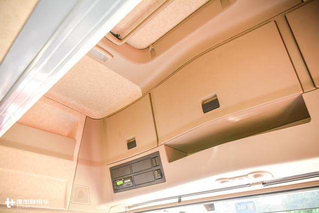 千升油箱+最正宗的康明斯发动机,还有专属涂装,陕汽德龙X3000财富版牵引车图解 - 第18张 - 提加商用车网 千升油箱+最正宗的康明斯发动机,还有专属涂装,陕汽德龙X3000财富版牵引车图解 - 第18张