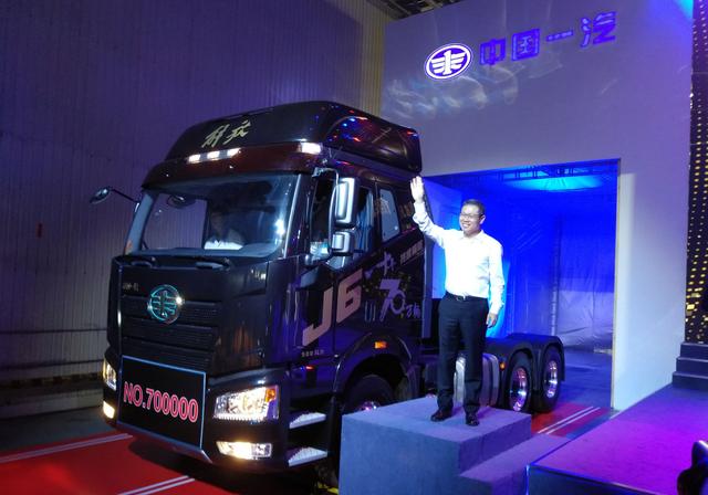 加入车身彩绘,仅有一辆?解放J6十周年纪念版重卡实拍 - 第1张 - 提加商用车网 加入车身彩绘,仅有一辆?解放J6十周年纪念版重卡实拍 - 第1张