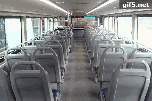 座位比原来的公交多一倍，又一批银隆双层公交在北京投入运营