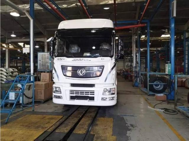 海外销售迈大步 首批“CKD版”东风天龙旗舰重卡在伊朗下线 - 第1张 - 提加商用车网 海外销售迈大步 首批“CKD版”东风天龙旗舰重卡在伊朗下线 - 第1张