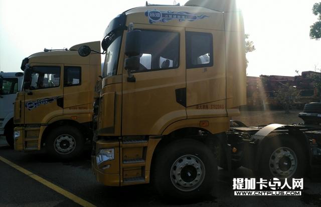 驾驶室后移1米多救人命 华菱星马牵引车也做到了