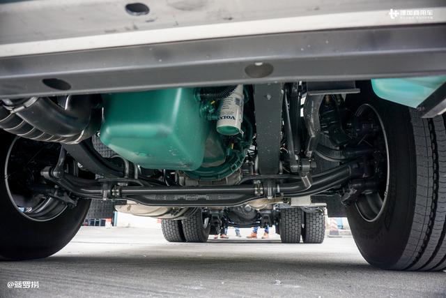 6x4和4X2自由切换，国内首辆沃尔沃最新黑科技卡车详解 - 第15张