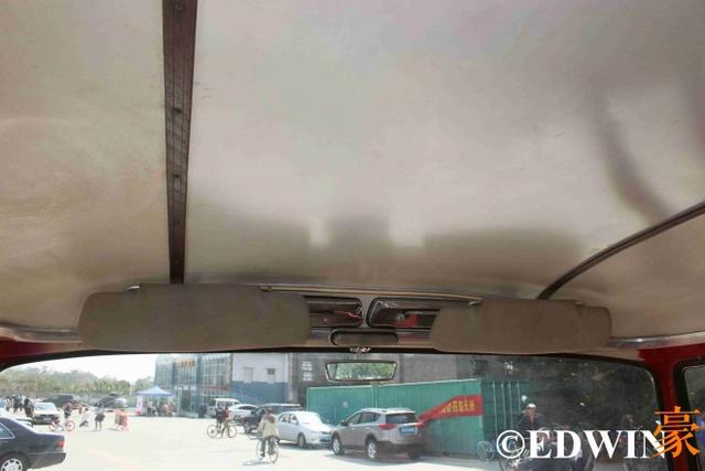 奔驰也有经典面包车？古董级的奔驰O319迷你巴士实拍 - 第31张