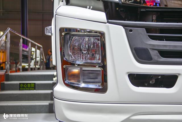 庆铃引进了最帅的五十铃新款重卡,可惜内饰配置太低不够厚道 - 第4张 - 提加商用车网 庆铃引进了最帅的五十铃新款重卡,可惜内饰配置太低不够厚道 - 第4张