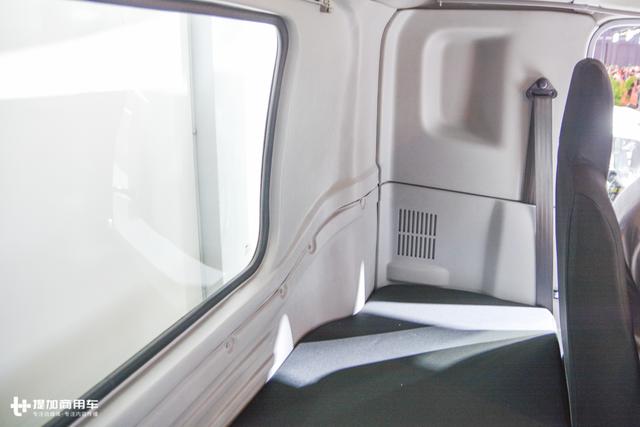 庆铃引进了最帅的五十铃新款重卡,可惜内饰配置太低不够厚道 - 第22张 - 提加商用车网 庆铃引进了最帅的五十铃新款重卡,可惜内饰配置太低不够厚道 - 第22张