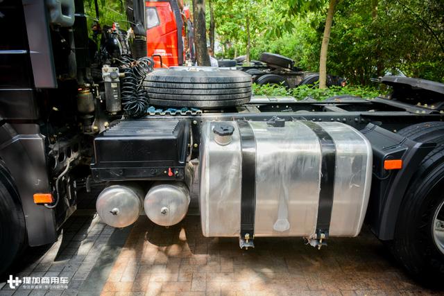 千升大油箱+近一米超宽卧铺？500马力解放新J6P重卡详解 - 第18张