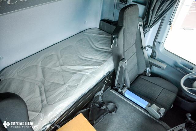 许多功能国产卡车现在都没有？这款奔驰9年前的重卡车型依然领先 - 第9张