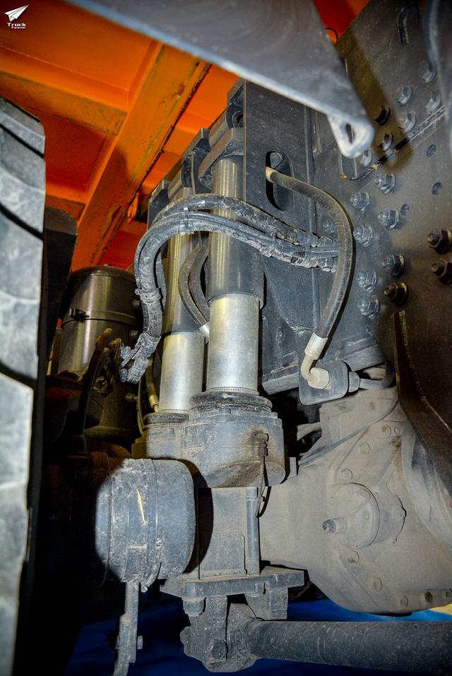 5轴+自动挡，标载60吨，据说这是国内能买到的最牛自卸车 - 第7张