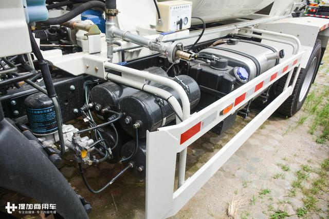 轻卡也可以做搅拌车？180马力，可装7方混凝土，售价仅22万