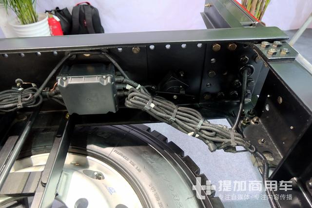 双开四门,驾驶室长度近3米,上汽红岩首亮相的专用车底盘实拍 - 第18张 - 提加商用车网 双开四门,驾驶室长度近3米,上汽红岩首亮相的专用车底盘实拍 - 第18张