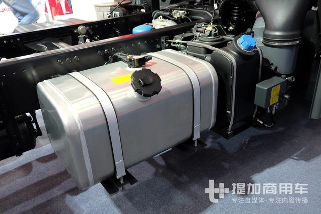 双开四门,驾驶室长度近3米,上汽红岩首亮相的专用车底盘实拍 - 第15张 - 提加商用车网 双开四门,驾驶室长度近3米,上汽红岩首亮相的专用车底盘实拍 - 第15张