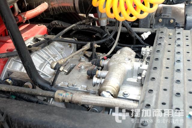 和德龙X3000黄金版有啥不同？陕汽康明斯财富版牵引车详解