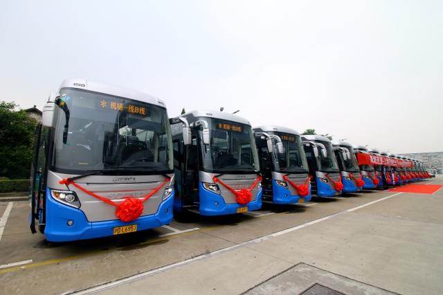 收获上市以来国内最大订单 16辆斯堪尼亚豪华客车交付