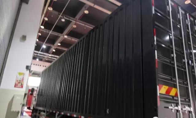 针对快递市场 华菱发布新款9.6米4×2厢式载货车