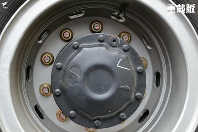 底盘配置差异大 两款同外观徐工汉风牵引车对比评测 - 第16张 - 提加商用车网 底盘配置差异大 两款同外观徐工汉风牵引车对比评测 - 第16张