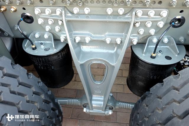 缓速器+空气悬架,重汽为北方用户打造的寒区版T7牵引车配置真高 - 第6张 - 提加商用车网 缓速器+空气悬架,重汽为北方用户打造的寒区版T7牵引车配置真高 - 第6张
