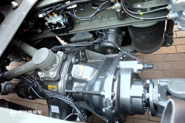 缓速器+空气悬架，重汽为北方用户打造的寒区版T7牵引车配置真高