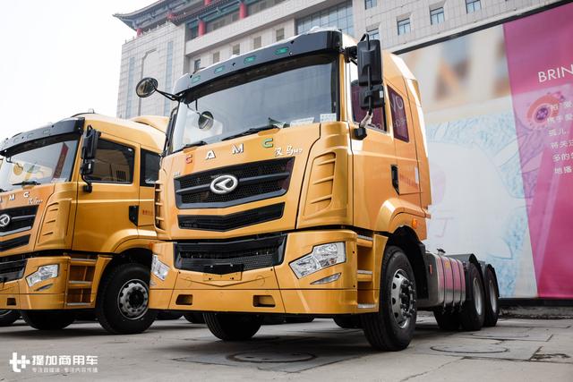 驾驶室加长加宽,内饰更高级,2018升级版华菱汉马H7牵引车详解 - 第1张 - 提加商用车网 驾驶室加长加宽,内饰更高级,2018升级版华菱汉马H7牵引车详解 - 第1张