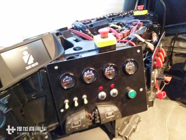 2400马力的卡车开起来是什么感觉？近日很多人在香港体验到了