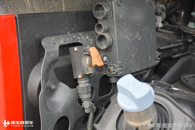 这辆6X4的奔驰Actros牵引车只有一个卧铺,它到底是用来运啥的? - 第23张 - 提加商用车网 这辆6X4的奔驰Actros牵引车只有一个卧铺,它到底是用来运啥的? - 第23张