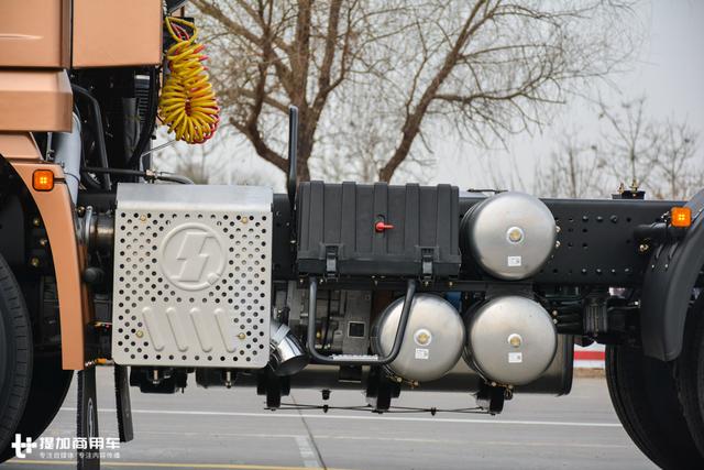 车载饮水机+液力缓速器,陕汽新推出的这款纪念版卡车好看又实用 - 第19张 - 提加商用车网 车载饮水机+液力缓速器,陕汽新推出的这款纪念版卡车好看又实用 - 第19张