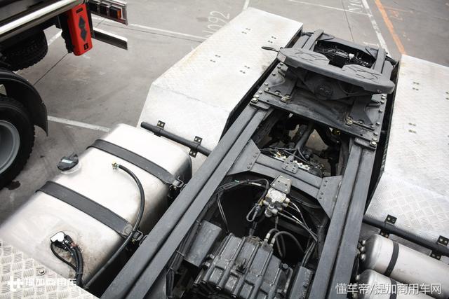 600马力能拉250吨,国产最强8x8,陕汽德龙X3000大件牵引车详解 - 第16张 - 提加商用车网 600马力能拉250吨,国产最强8x8,陕汽德龙X3000大件牵引车详解 - 第16张