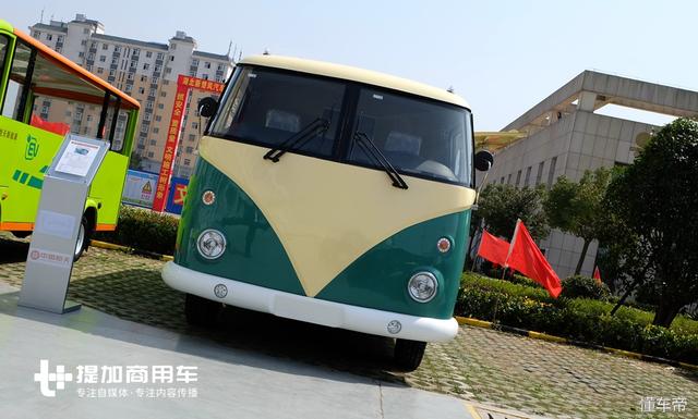 外观很Q萌，承载性可比轻卡厢货，恒天新楚风电动售货面包车实拍 - 第2张