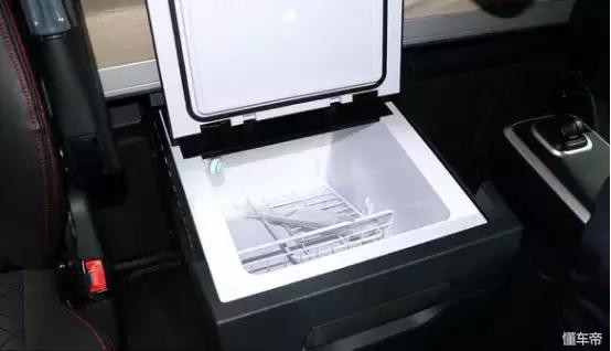 配AMT变速箱的格尔发K7重卡上市，还有车载冰箱，卡友可以出手了 - 第9张